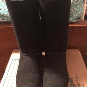 TALL BLACK BAILEY BOW UGGS!